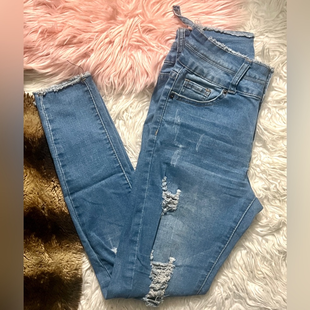 Vince Blue Co Distressed Ankle Skinny Jeans! Sz 5!Super Cute Dungarees!